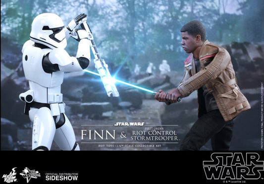 Hot Toys - Finn and First Order Riot Control Stormtrooper