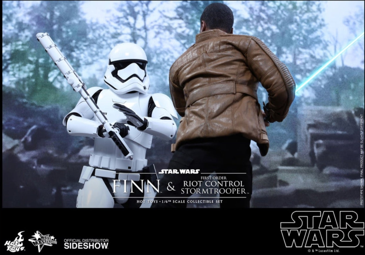 Hot Toys - Finn and First Order Riot Control Stormtrooper