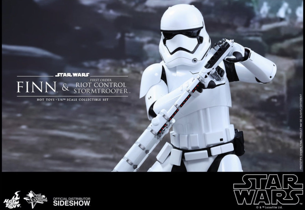 Hot Toys - Finn and First Order Riot Control Stormtrooper